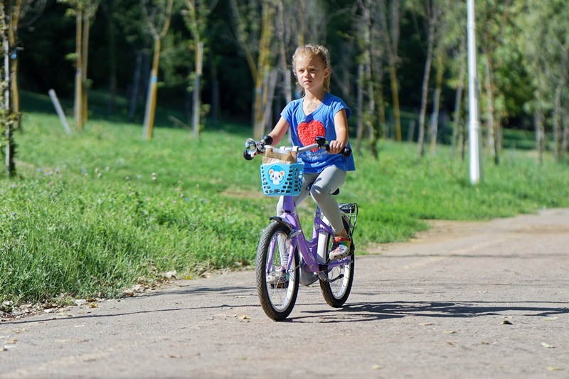 Best Bike Trails for Kids in Austin a Young Girl Riding a Bike on a Paved Trail