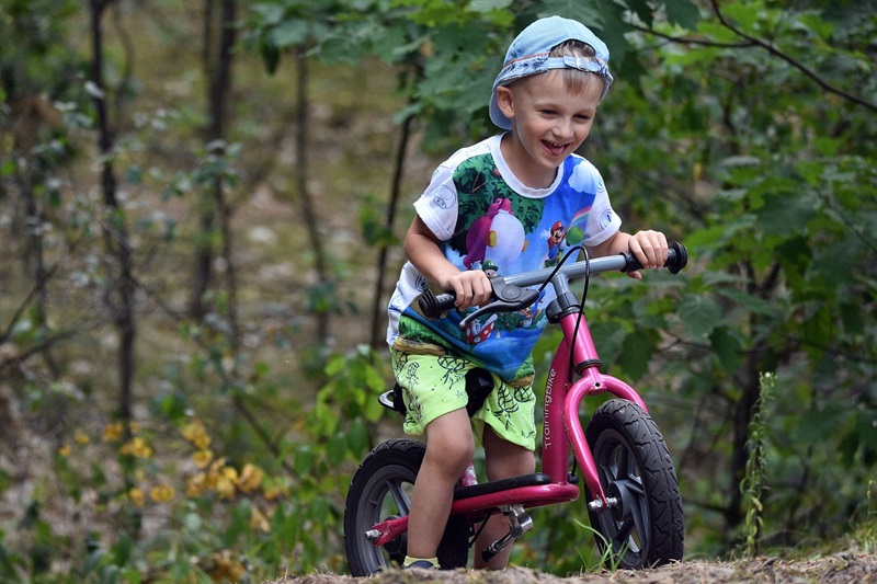 Best Bike Trails for Kids in Austin a Toddler on a Push Bike Outside