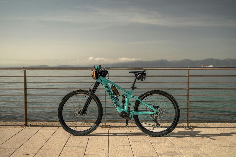 Best Bike Trails in Illinois a Bike on a Wooden Deck Next to a Railing with a Lake in the Background